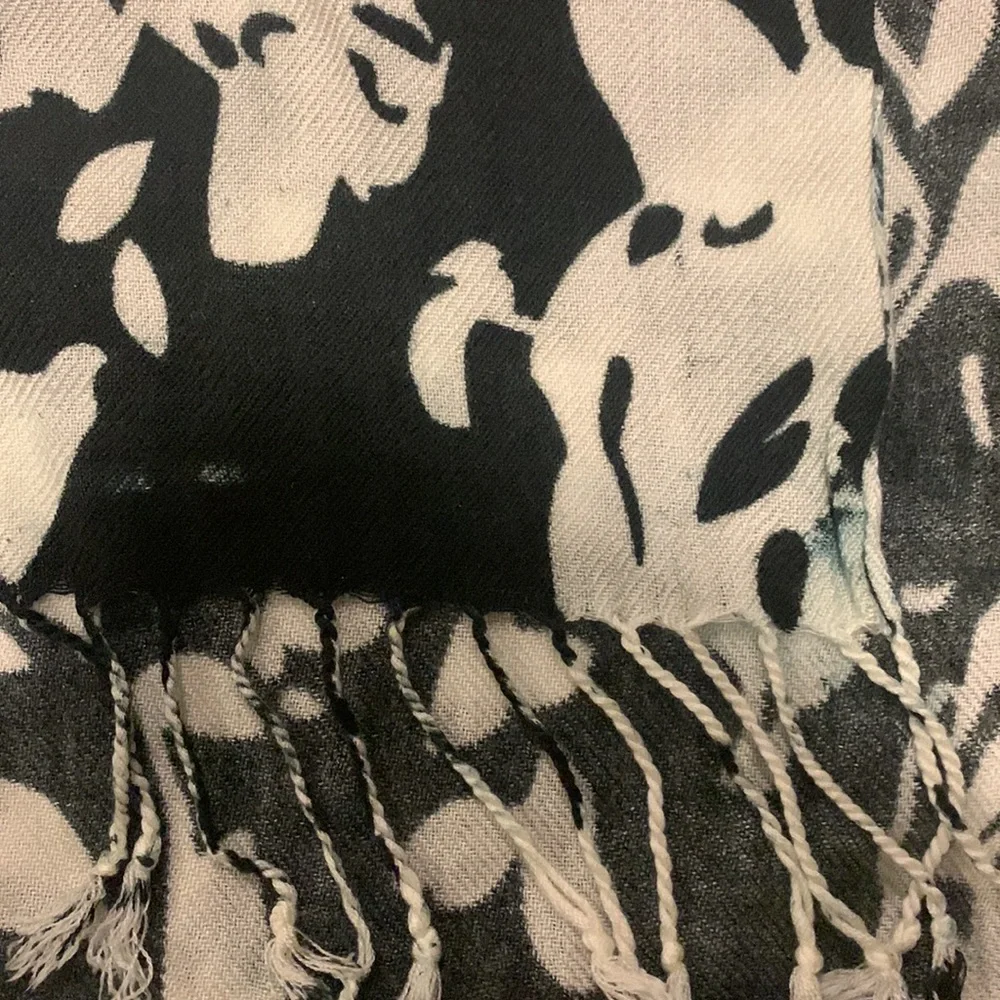 Pashmina Floral Scarf Black Soft White NWT Fringe Wearable Art Wrap Shawl